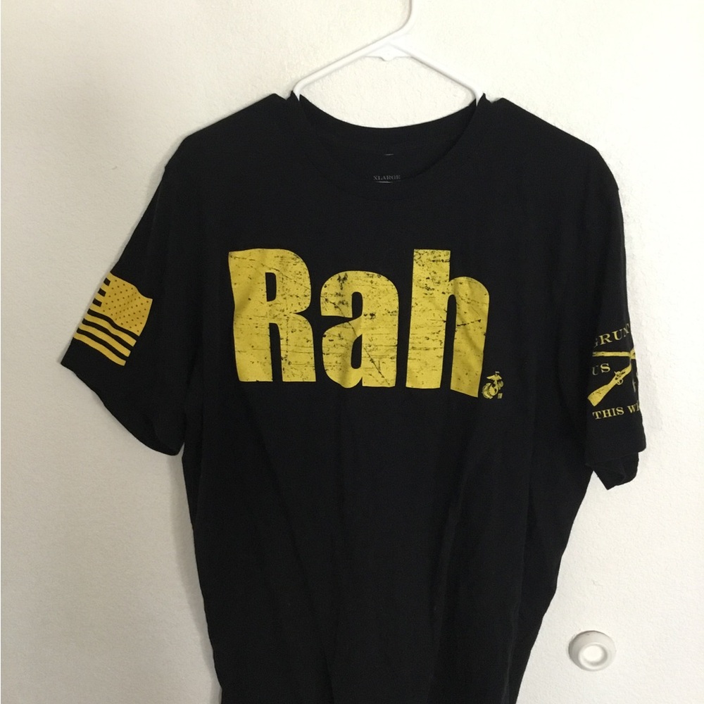 Black and Yellow Graphic T-Shirt Grunt Style size extra large